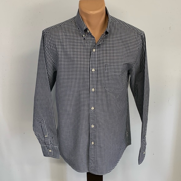 J. Crew Other - J. Crew long sleeve button down collar shirt.  M